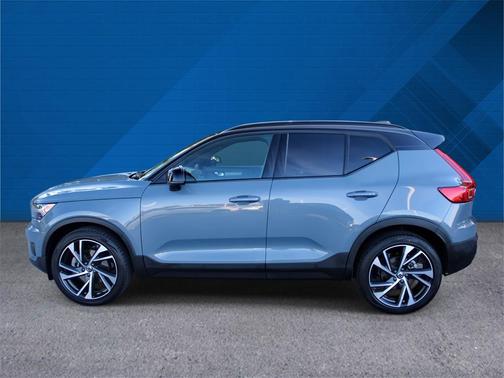 2022 Volvo XC40 T5 R-Design