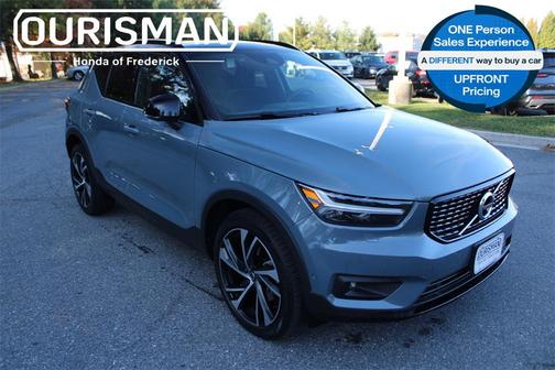 2022 Volvo XC40 T5 R-Design