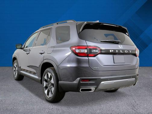 Modern Steel Metallic 2026 Honda Pilot Touring 8-Passenger