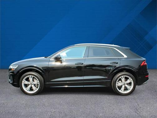 2022 Audi Q8 55 Premium