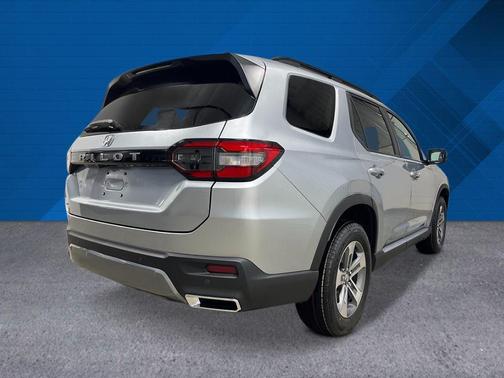 Solar Silver Metallic 2026 Honda Pilot EX-L