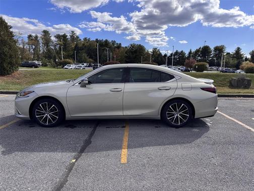 2022 Lexus ES 350 Base