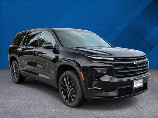 Mosaic Black Metallic 2024 Chevrolet Traverse LS