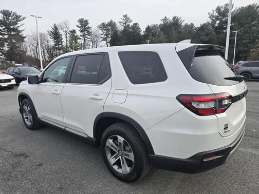 2023 Honda Pilot AWD EX-L 8 Passenger