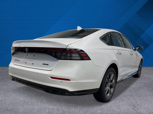 Platinum White Pearl 2026 Honda Accord Hybrid EX-L