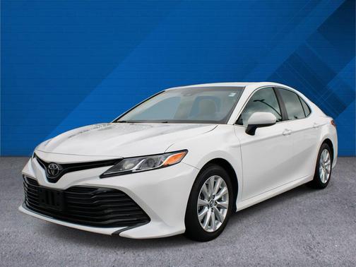Super White 2018 Toyota Camry LE
