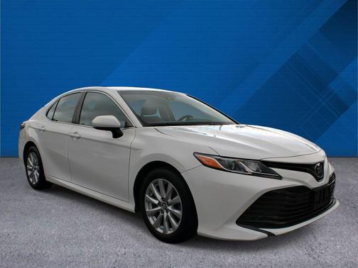 Super White 2018 Toyota Camry LE