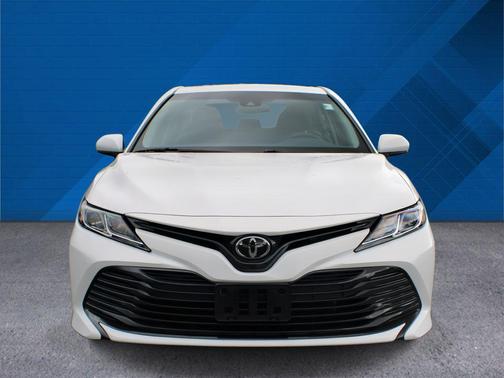 Super White 2018 Toyota Camry LE