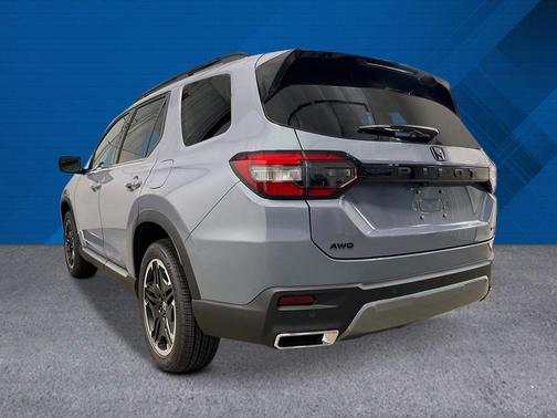 Sonic Gray Pearl 2026 Honda Pilot Touring 8-Passenger