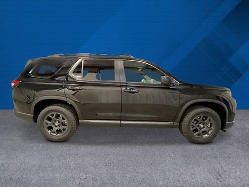Crystal Black Pearl 2026 Honda Pilot TrailSport