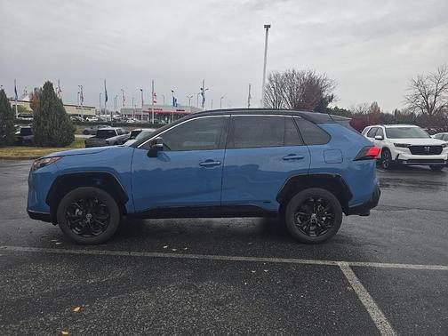 2022 Toyota RAV4 Hybrid SE