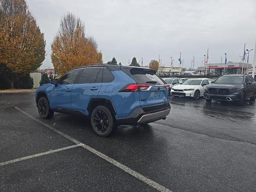 2022 Toyota RAV4 Hybrid SE