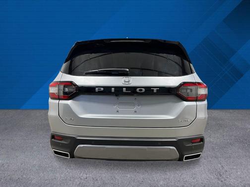 Solar Silver Metallic 2026 Honda Pilot Elite
