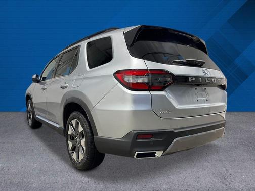 Solar Silver Metallic 2026 Honda Pilot Elite