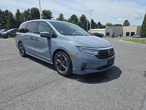 Sonic Gray Pearl 2023 Honda Odyssey Elite