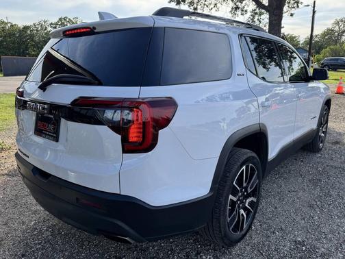White 2021 GMC Acadia SLT 4dr SUV