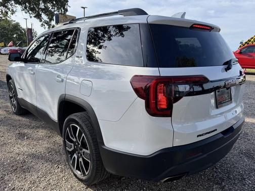 White 2021 GMC Acadia SLT 4dr SUV