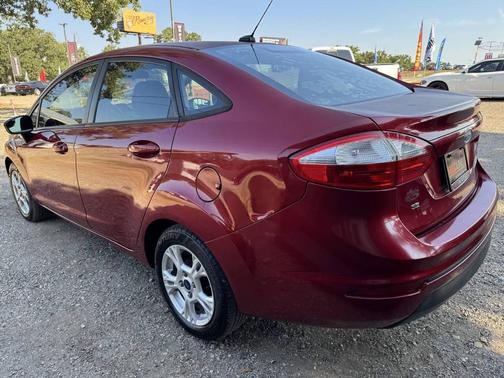 2014 Ford Fiesta SE 4dr Sedan