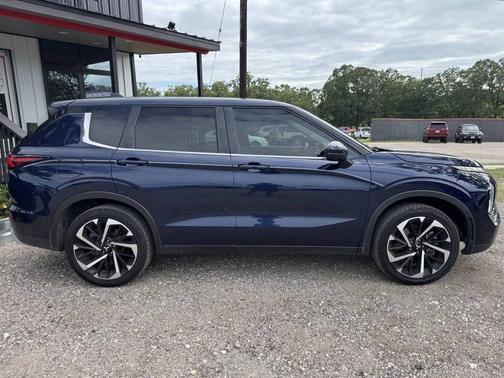 Blue 2022 Mitsubishi Outlander SE