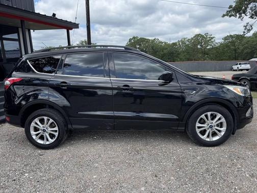 Black 2018 Ford Escape SE