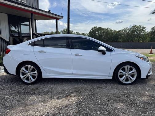 White 2017 Chevrolet Cruze Premier