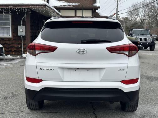 2016 Hyundai TUCSON SE