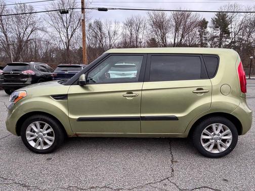 Green 2013 Kia Soul +