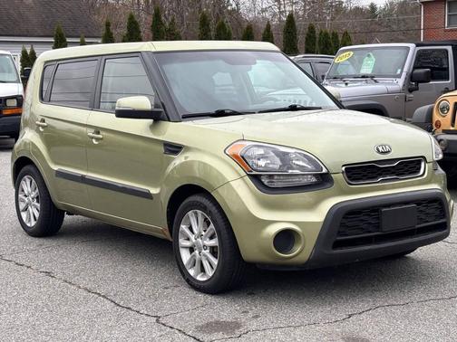 Green 2013 Kia Soul +