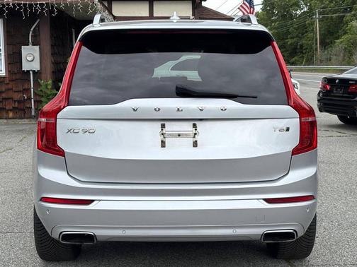 Bright Silver Metallic 2016 Volvo XC90 T6 Momentum