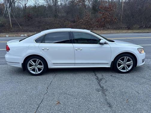 2015 Volkswagen Passat 1.8T Auto SEL Premium