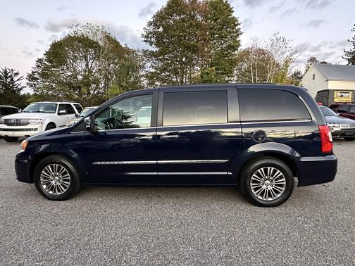 2015 Chrysler Town & Country Touring-L
