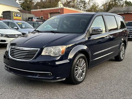 2015 Chrysler Town & Country Touring-L