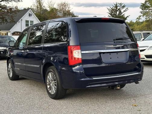 2015 Chrysler Town & Country Touring-L