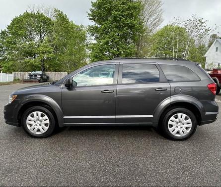 Granite Pearlcoat 2019 Dodge Journey SE