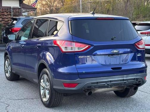 Deep Impact Blue 2016 Ford Escape SE