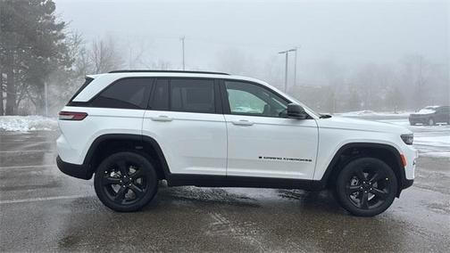 2025 Jeep Grand Cherokee Laredo