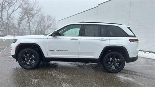 2025 Jeep Grand Cherokee Laredo