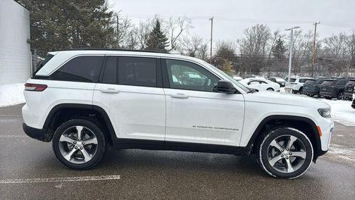 Bright White Clearcoat 2026 Jeep Grand Cherokee Limited