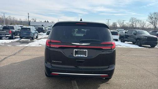 2026 Chrysler Pacifica Select