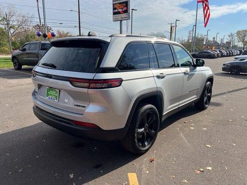 Silver Zynith 2025 Jeep Grand Cherokee Limited