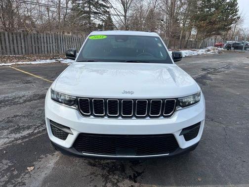 2025 Jeep Grand Cherokee Laredo