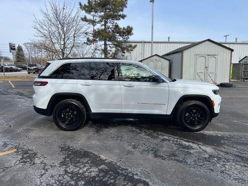 2025 Jeep Grand Cherokee Laredo