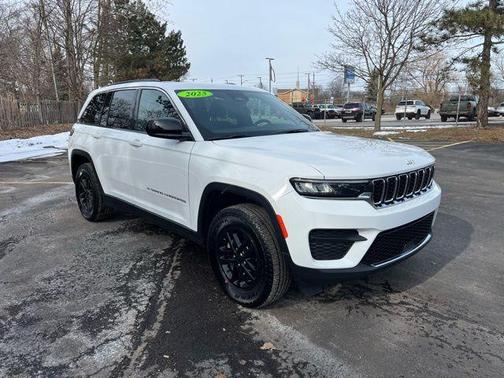 2025 Jeep Grand Cherokee Laredo