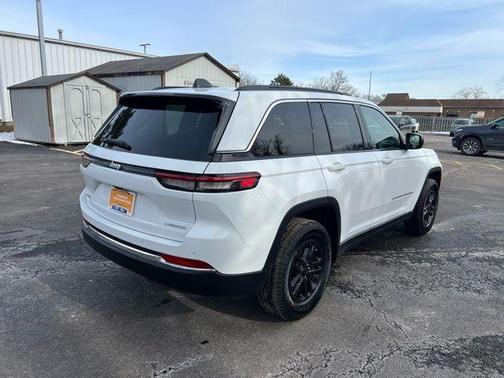 2025 Jeep Grand Cherokee Laredo