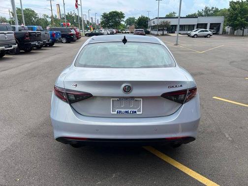 Moonlight Gray Metallic 2024 Alfa Romeo Giulia Ti