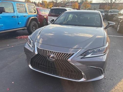2019 Lexus ES 300h Luxury
