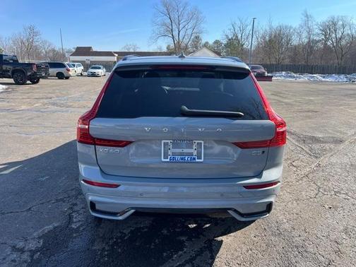 2025 Volvo XC60 B5 Plus