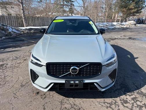 2025 Volvo XC60 B5 Plus