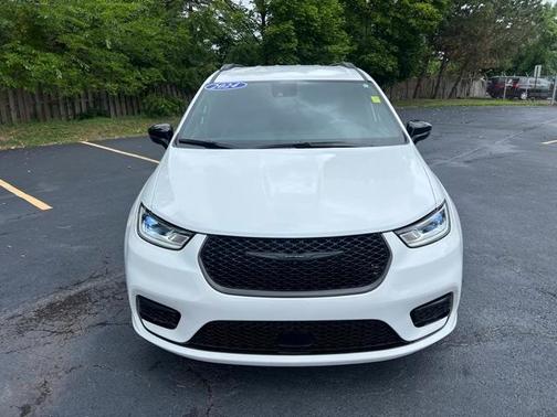 2024 Chrysler Pacifica Touring-L