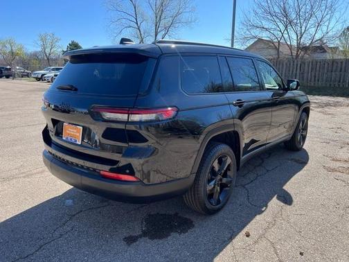 2022 Jeep Grand Cherokee L Laredo